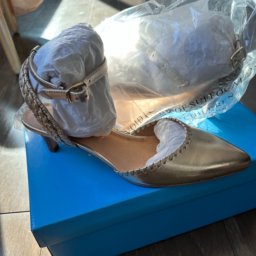 Jack Rogers Tinsley Kitten Heel in platinum-size 7